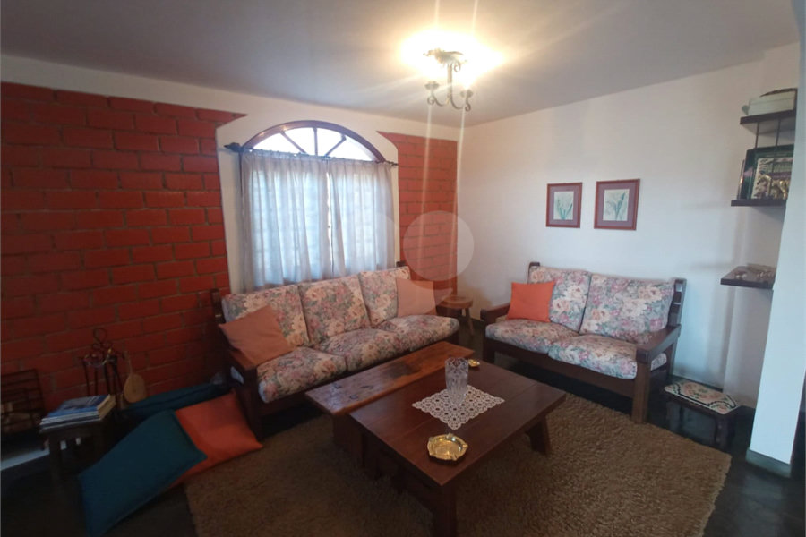 Casa à venda com 4 quartos, sendo 1 suíte, no condomínio Alpes da Cantareira, Mairiporã - SP