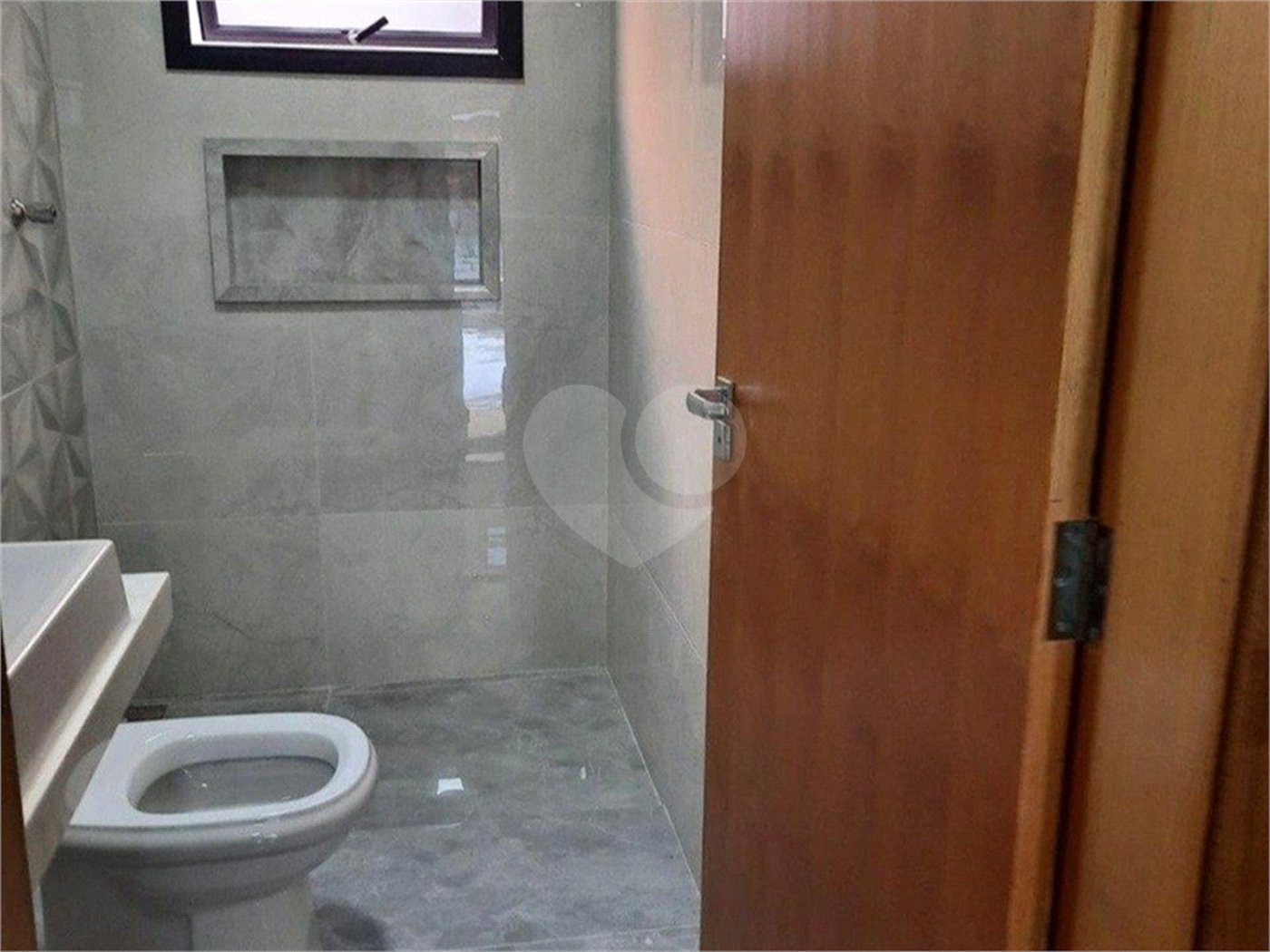 Casa à venda com 3 quartos, sendo 1 suíte, no condomínio Horto Florestal Villagio, Sorocaba - SP