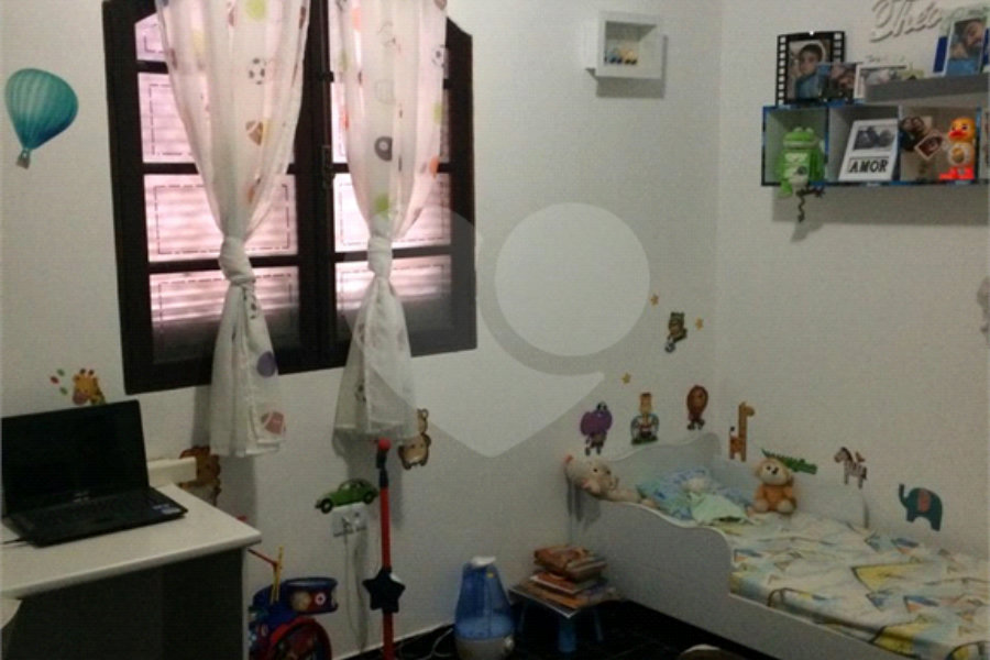 Casa à venda com 3 quartos, sendo 1 suíte, em Jardim Adriana, Guarulhos, SP