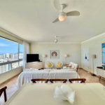 Apartamento Residencial à venda, Pitangueiras, Guarujá - AP0768.