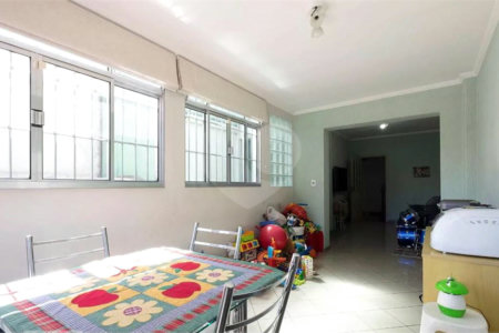 Sobrado à venda com 4 quartos, sendo 2 suítes,  em Vila Pompéia, São Paulo, SP
