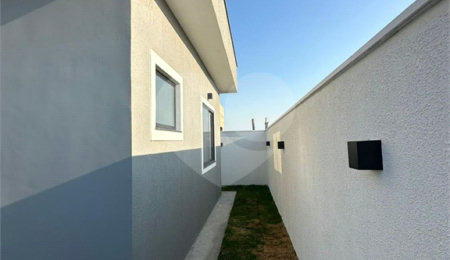 Casa em condomínio à venda com 3 quartos, sendo 1 suíte,  em Nova São Pedro, São Pedro da Aldeia, RJ
