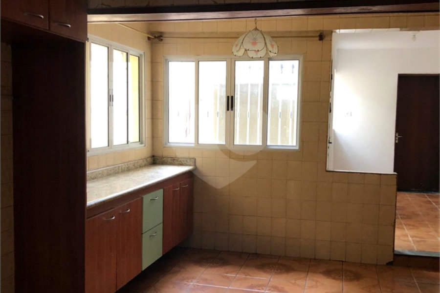 Sobrado à venda com 3 quartos, sendo 1 suíte, no Centro, Mairiporã, SP