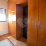 Sobrado à venda com 5 quartos, sendo 3 suítes, no Centro, São Roque, SP