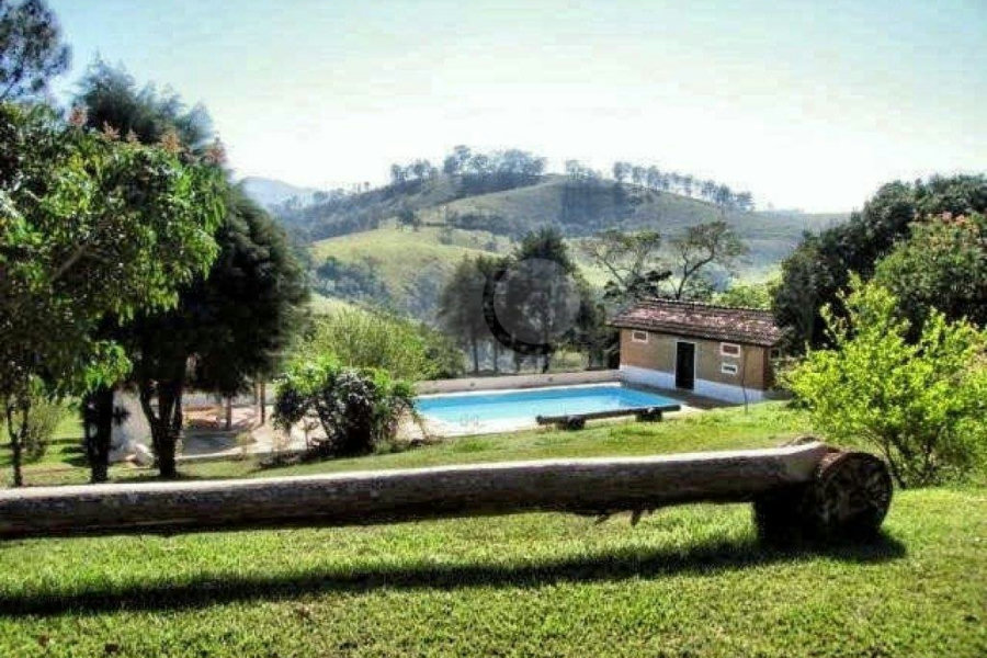 Sítio à venda com 10 quartos em Sítio Arueira, Piracaia, SP