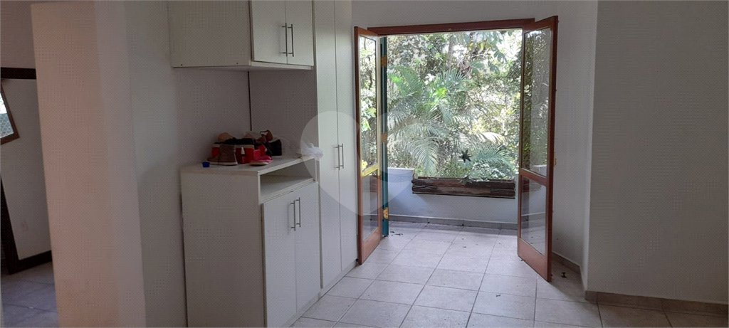 Sobrado à venda com 3 suítes em Serra da Cantareira, Mairiporã, SP