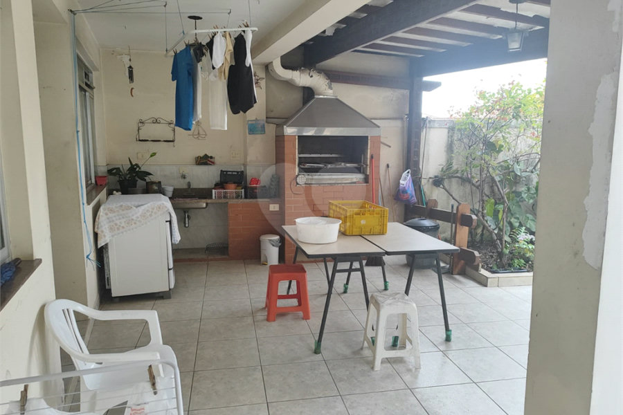 Casa à venda com 4 quartos, sendo 2 suítes, no condomínio Chácara das Rosas, São Paulo - SP