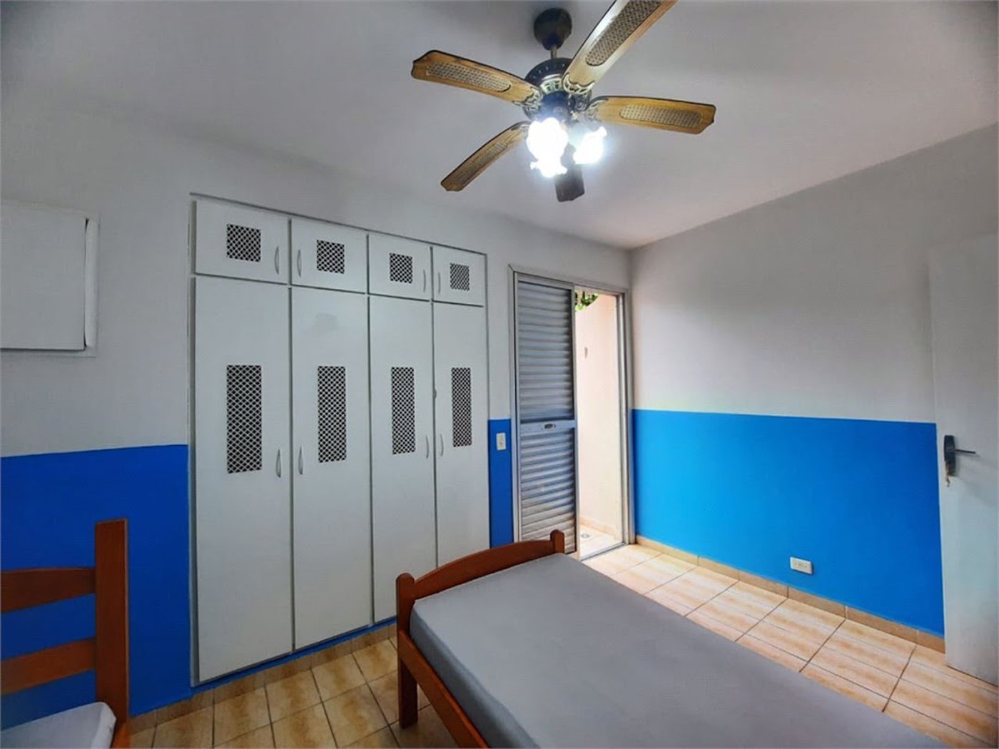 Apartamento com 2 dormitórios à venda na Enseada – 500 metros da praia