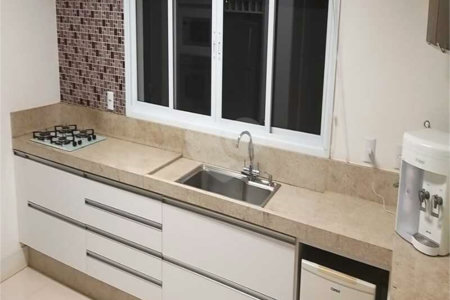 Casa à venda com 5 quartos, sendo 4 suítes, no condomínio Village Saint Charbel, Araçoiaba da Serra - SP