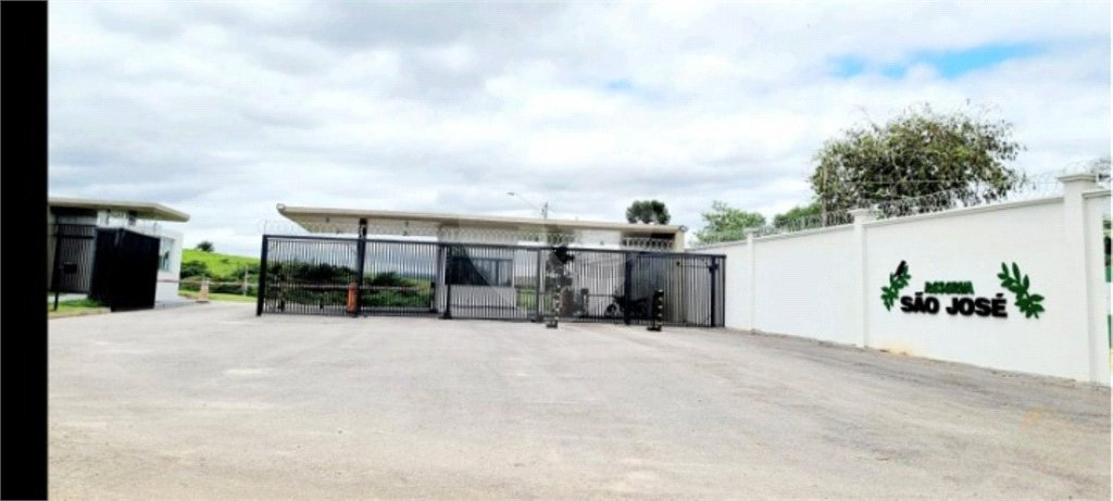 Casa à venda com 4 suítes no condomínio Residencial Fazenda São José, Salto de Pirapora - SP