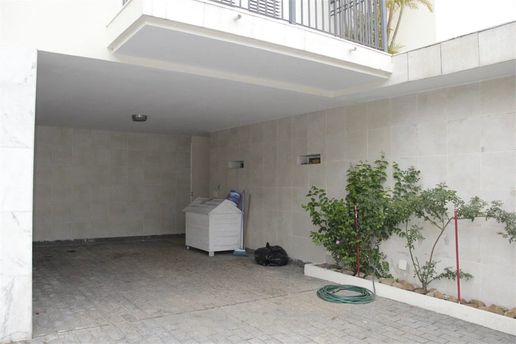 Casa à venda ou para alugar com 5 suítes em Jardim Leonor, São Paulo, SP