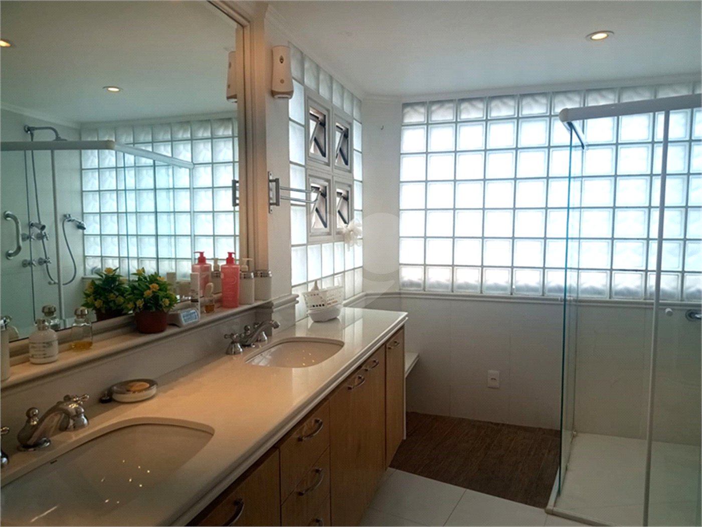 Apartamento à venda com 3 suítes em Vila Suzana, São Paulo, SP