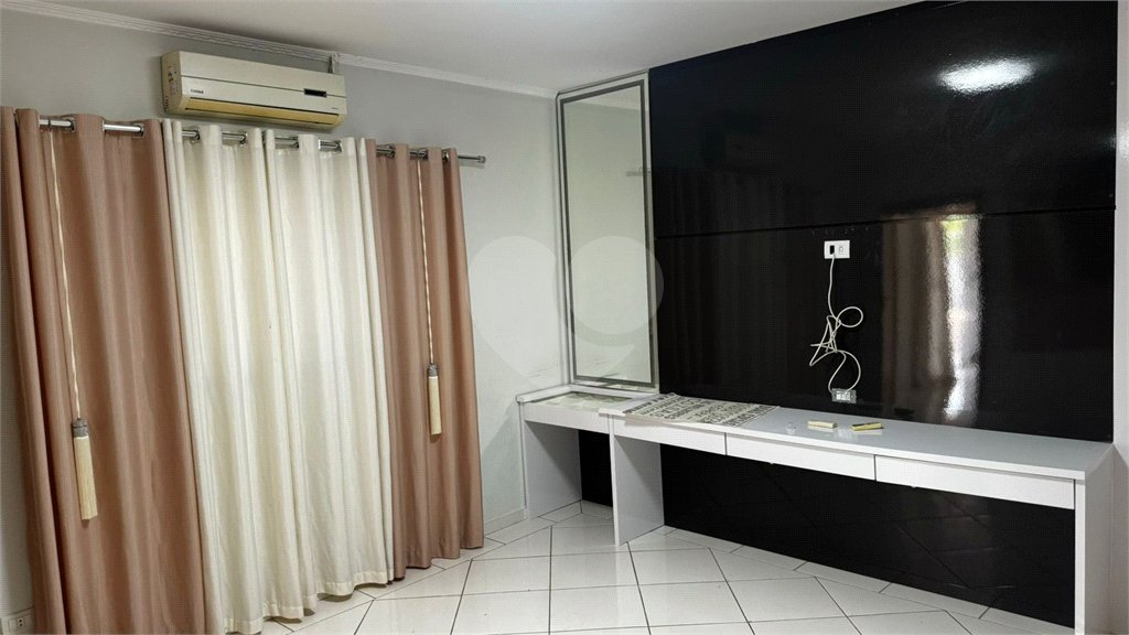 Casa à venda com 8 quartos, sendo 3 suítes,  no condomínio Terras de Santa Rosa, Salto - SP