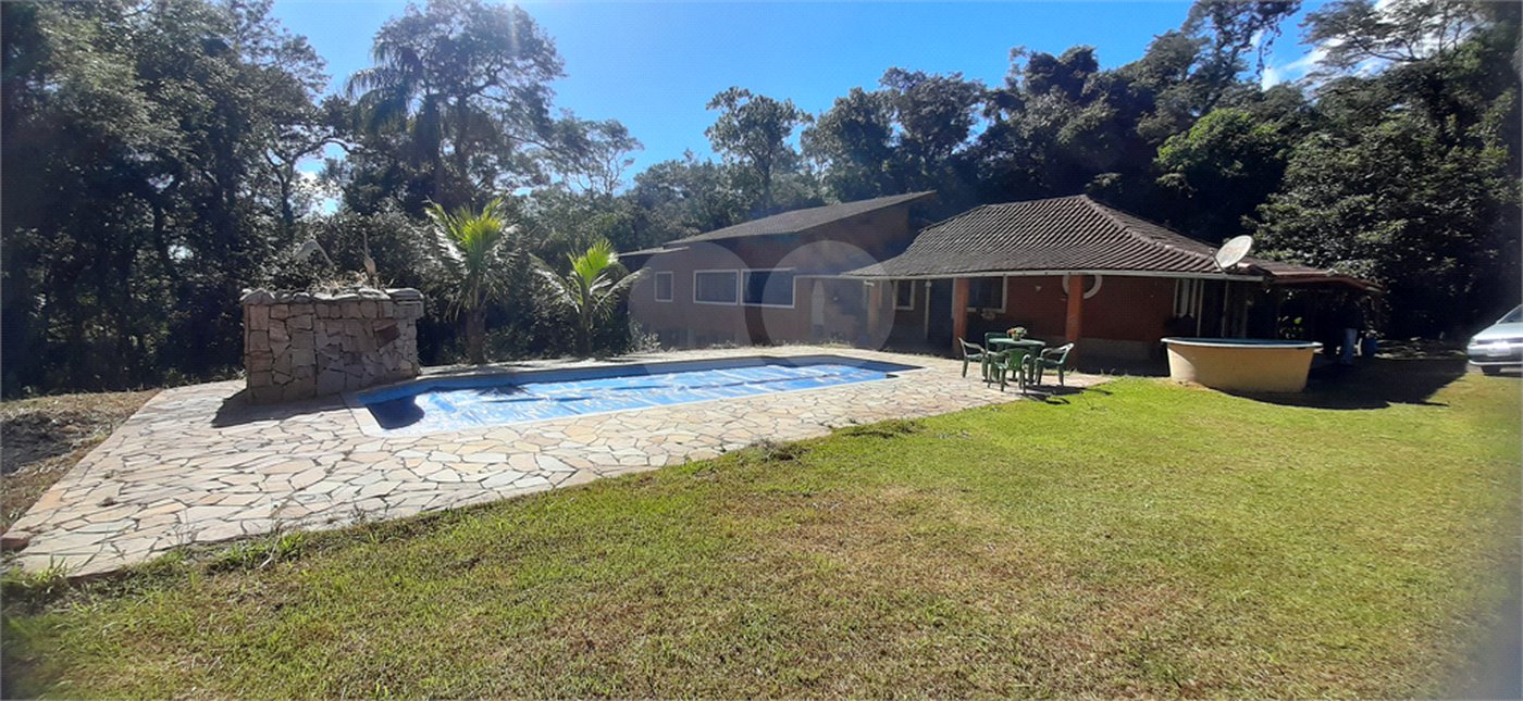 Casa à venda com 3 quartos, sendo 1 suíte, no condomínio Sausalito, Mairiporã - SP