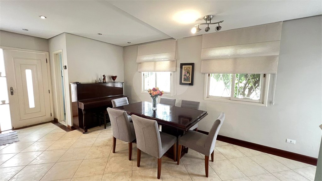 Casa à venda com 3 quartos, sendo 1 suíte, no condomínio Villagio Tramway, São Paulo - SP