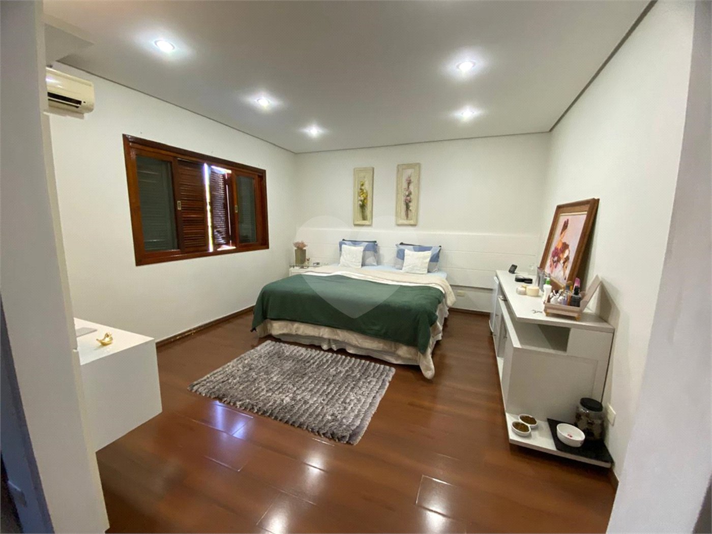Sobrado à venda com 5 quartos, sendo 3 suítes, em Tremembé, São Paulo, SP