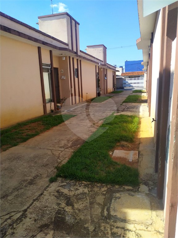 Casa à venda com 2 quartos no condomínio Világio Vitória, Mogi das Cruzes - SP