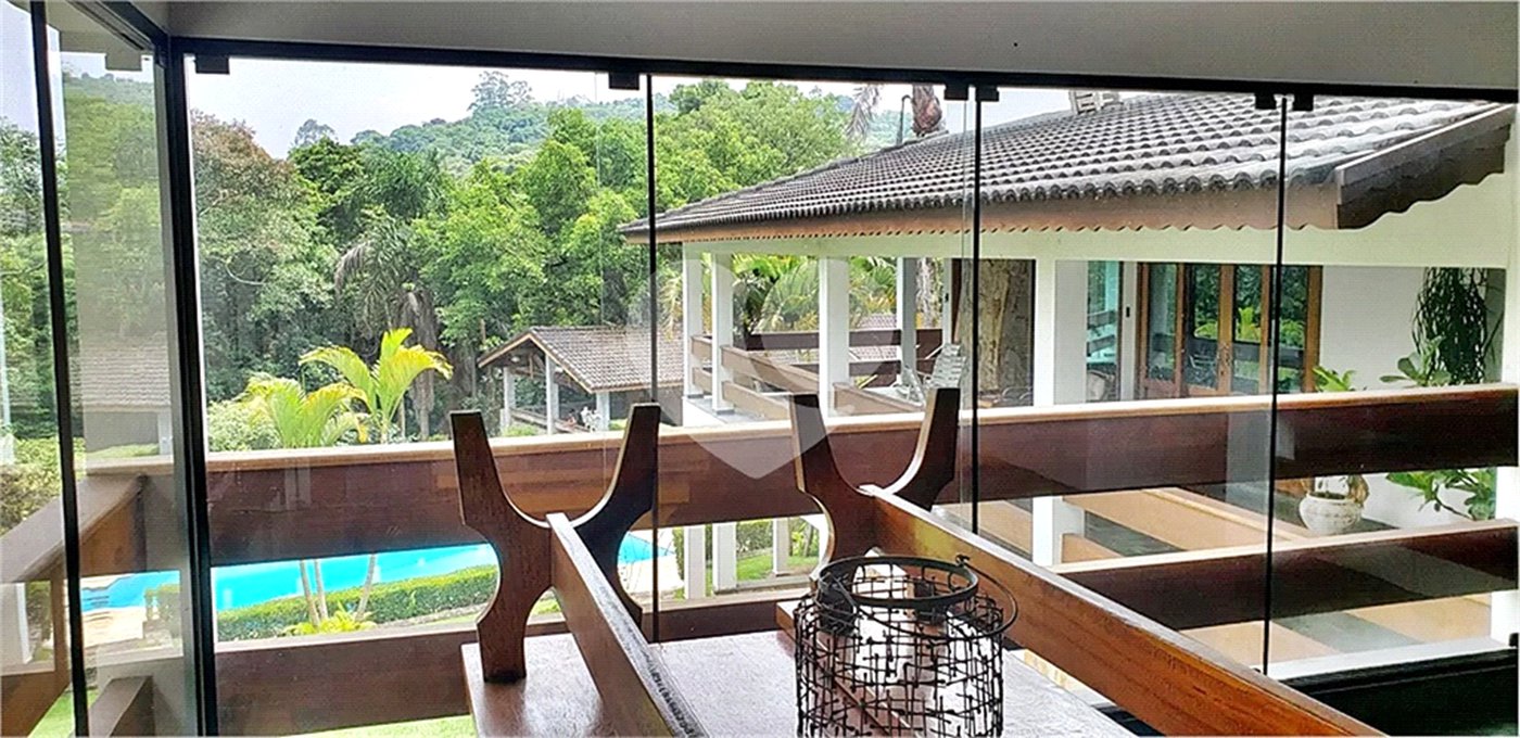 Casa à venda com 4 suítes no condomínio Alpes da Cantareira, Mairiporã - SP