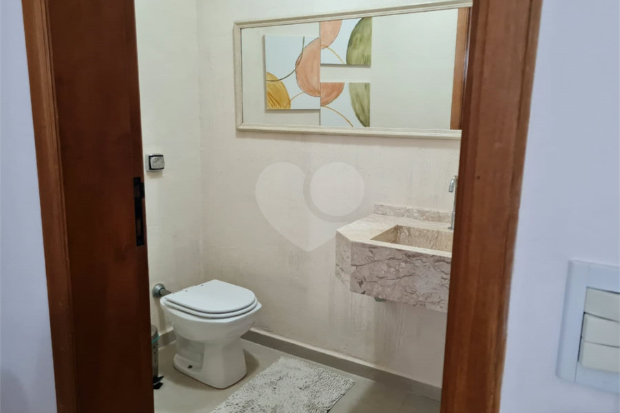 Sobrado à venda com 3 suítes em Horto, São Paulo, SP