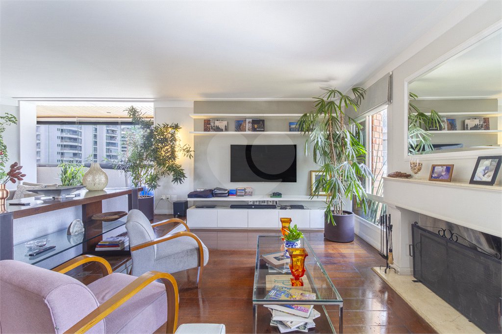 Apartamento à venda com 4 quartos, sendo 2 suítes, em Indianópolis, São Paulo, SP