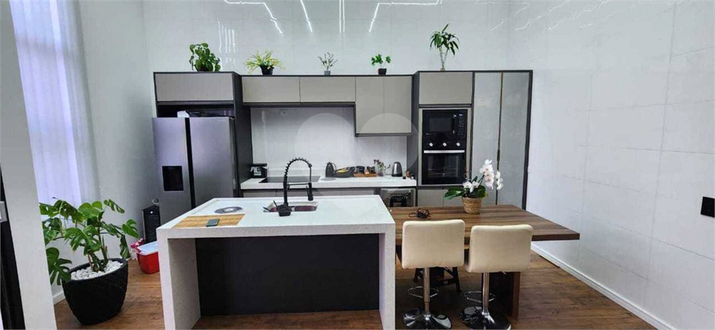 Casa à venda com 3 quartos, sendo 1 suíte, no condomínio Horto Florestal Villagio, Sorocaba - SP