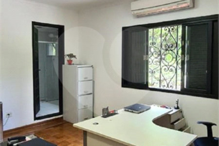 Sobrado à venda com 4 quartos, sendo 1 suíte, em Pacaembu, São Paulo, SP