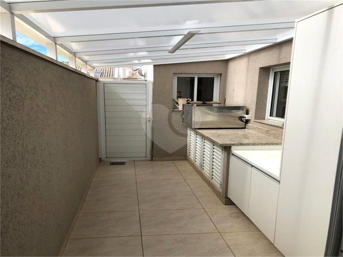 Casa à venda com 4 quartos, sendo 3 suítes, no condomínio Residencial Terra Nobre, Indaiatuba - SP