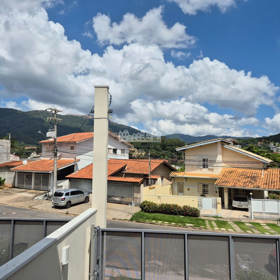 Casa à venda no bairro Recreio Maristela em Atibaia com linda vista para as montanhas