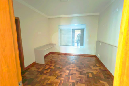 Exclusividade e Sofisticação no Swiss Park: O Sobrado Perfeito em São Carlos, com, 3 suites,2 salas, área Gourmet, persianas blackout automatizadas.