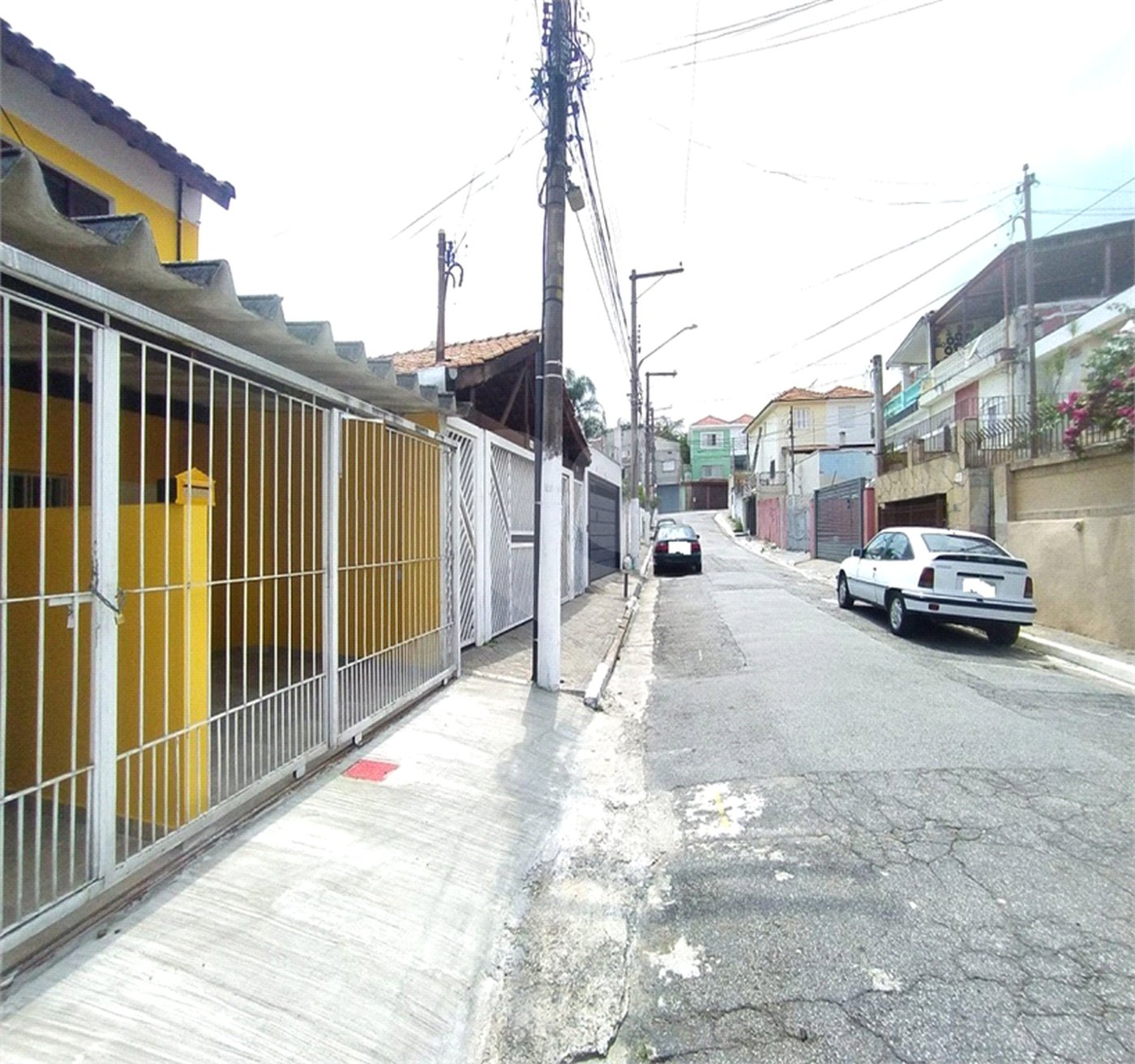 SOBRADO DE 100 M² COM 03 DORMITÓRIOS, VAGA E QUINTAL PARA LOCAÇÃO (OU VENDA) NO JARDIM DO COLEGIO-SANTANA