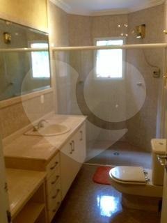 Sobrado à venda com 4 quartos, sendo 2 suítes, em Alpes da Cantareira, Mairiporã, SP