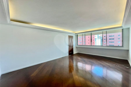Apartamento à venda com 3 quartos, sendo 1 suíte, em Itaim Bibi, São Paulo, SP