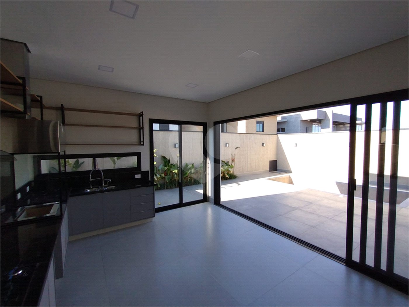 Casa à venda com 3 suítes no condomínio Residencial Golden Ville, Itapetininga - SP