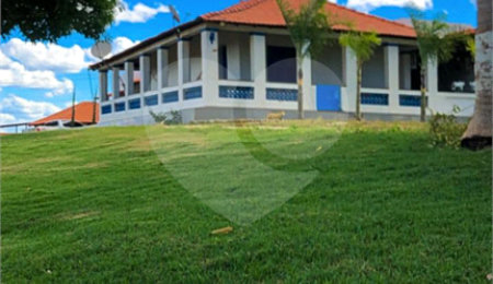 Fazenda à venda com 6 quartos, sendo 1 suíte,  no Centro, Capitão Enéas, MG