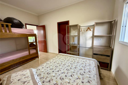 Casa à venda com 2 suítes em Loteamento de Chácaras Arumã, Sarapuí, SP