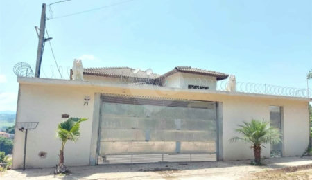 Casa à venda com 4 quartos, sendo 3 suítes, no Centro, Bom Jesus dos Perdões, SP