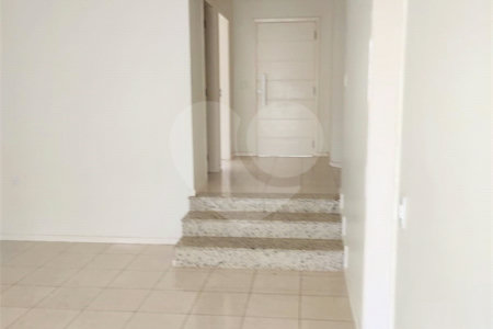 Casa à venda ou para alugar com 3 suítes no condomínio Residencial Jardim das Palmeiras, Vinhedo - SP