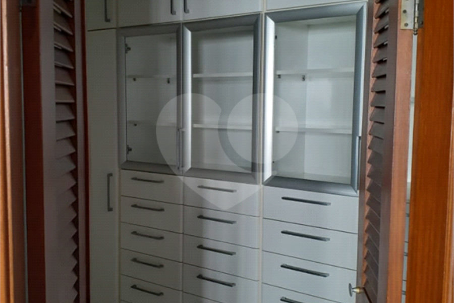 Sobrado à venda com 4 quartos, sendo 2 suítes,  em Tremembé, São Paulo, SP