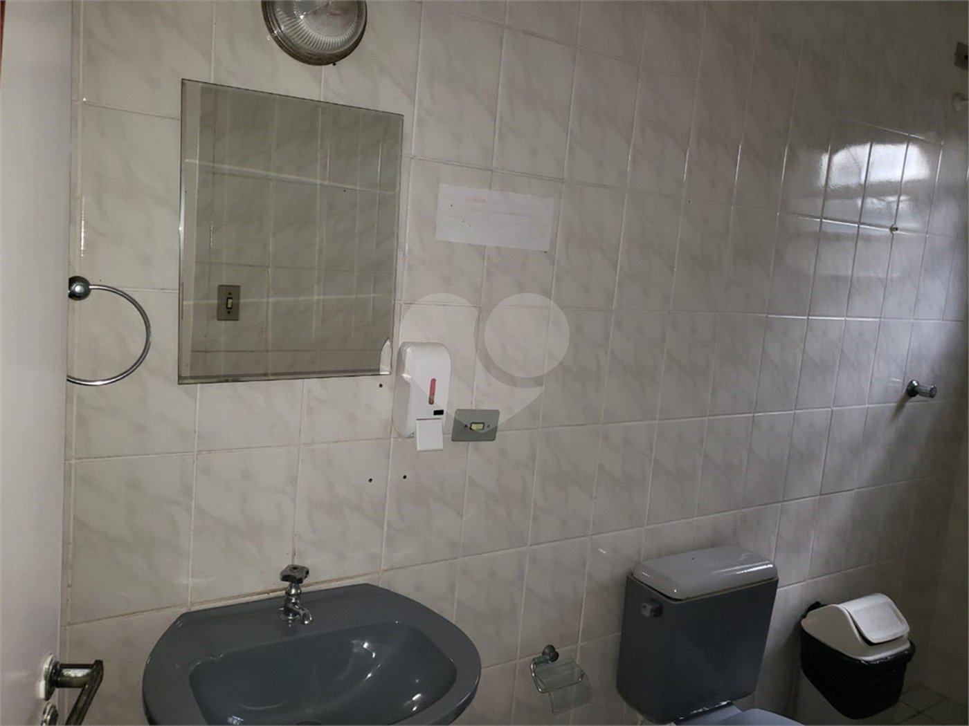 Casa à venda com 3 quartos, sendo 1 suíte, no condomínio Morada dos Pássaros, São Paulo - SP