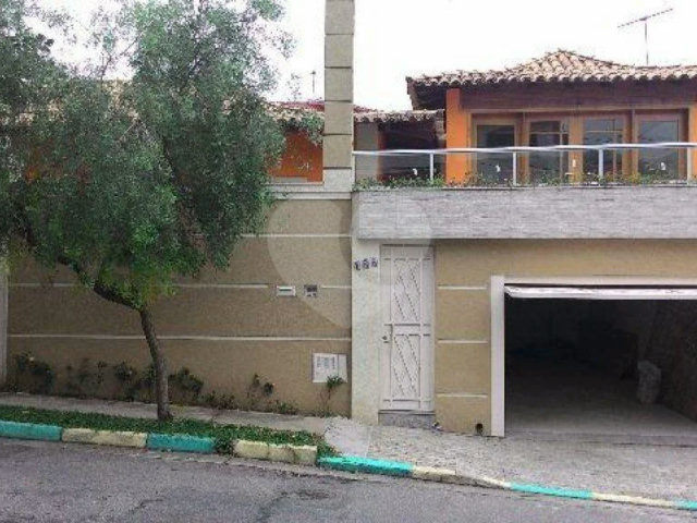 Casa à venda com 3 suítes em Vila Paiva, São Paulo, SP