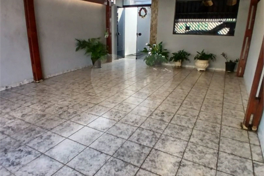 Sobrado à venda com 4 quartos, sendo 2 suítes, em Vila Constança, São Paulo, SP