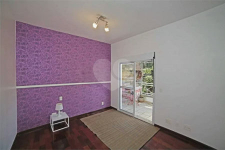 Casa à venda ou para alugar com 5 quartos, sendo 3 suítes, no condomínio Villa Florida, São Paulo - SP