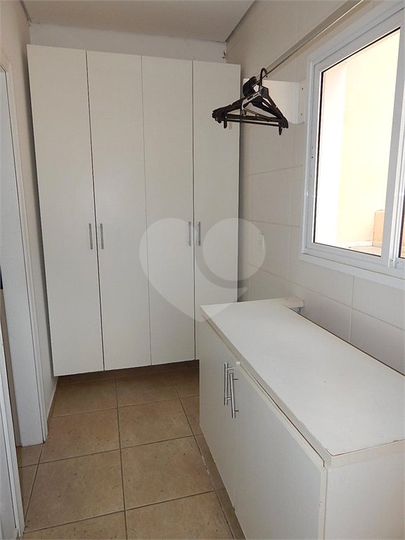 Casa à venda com 3 suítes no condomínio Recanto dos Paturis, Vinhedo - SP