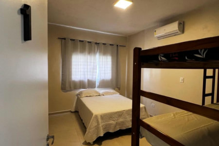 Casa à venda com 8 quartos, sendo 2 suítes, em Flórida, Praia Grande, SP