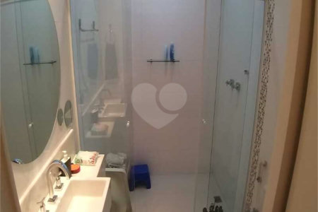Casa à venda com 5 quartos, sendo 4 suítes, no condomínio Village Saint Charbel, Araçoiaba da Serra - SP