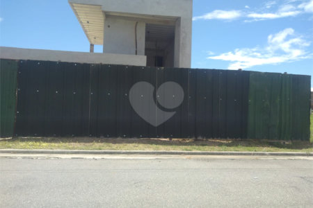 Casa em condomínio à venda com 3 quartos, sendo 2 suítes, em Ogiva, Cabo Frio, RJ