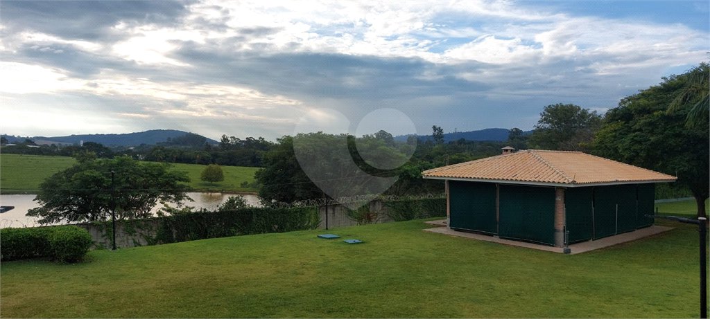 Casa à venda ou para alugar com 5 quartos, sendo 3 suítes, no condomínio Figueira Garden, Atibaia - SP