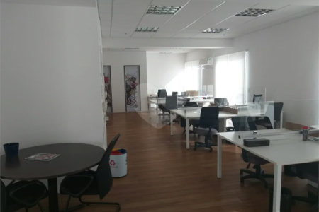 Conjunto comercial duplex à venda na Aclimação. Andar inteiro, puro charme!