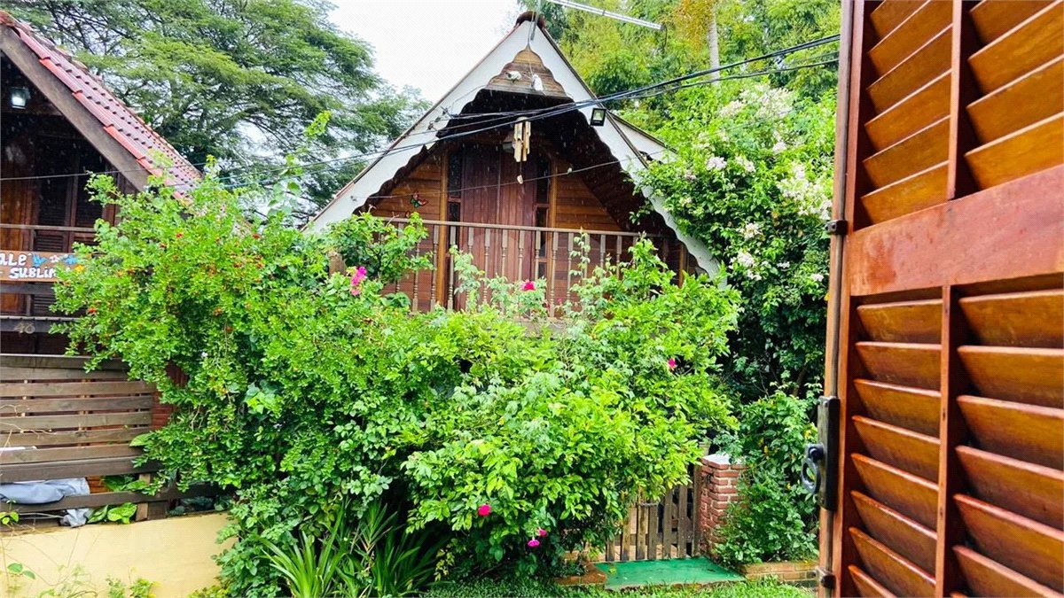 Chalé à venda em Atibaia 140m²– Condomínio fechado com lazer completo