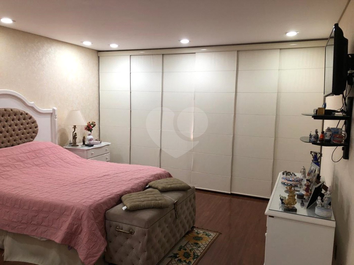 Sobrado à venda com 5 quartos, sendo 3 suítes, em Tremembé, São Paulo, SP